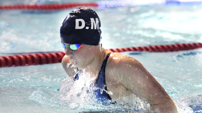 Roos zwemt Belgisch jeugdrecord op 100 m wisselslag